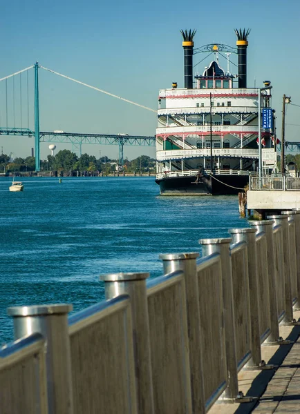 Barco en ferry del río Detroit —  Fotos de Stock