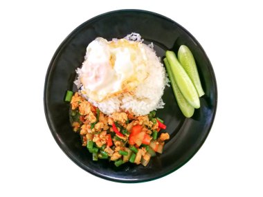 Kızarmış tavuk yumurta ile fesleğen ile