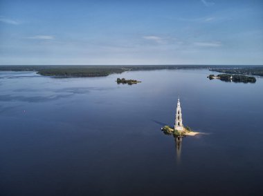 Kalyazinskaya çan kulesi St. Nicholas Katedrali su (su dolu çan kulesi). Kalyazin, Tver bölgesi, Rusya Federasyonu
