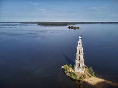 Kalyazinskaya çan kulesi St. Nicholas Katedrali su (su dolu çan kulesi). Kalyazin, Tver bölgesi, Rusya Federasyonu
