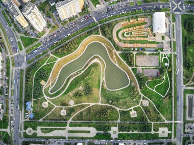 Moskova, Rusya, Moskova Nehri, dron havadan görünümden sol kıyısında 850 yıldönümü Park