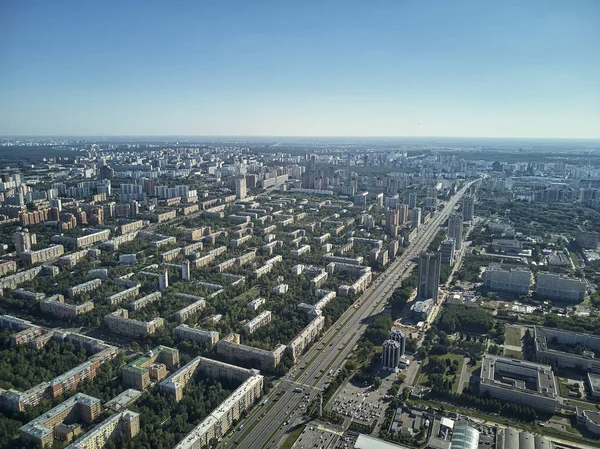 Lomonosov Moskova Devlet Üniversitesi (Mgu, Msu) serçe tepelerde, Moskova, Rusya Federasyonu Hava dron görünümü. Ana bina Msu ile Panorama Moskova. Güzel park alanı yukarıdan Moskova'da.