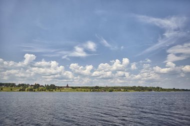 Hill valley Volga Nehri'nde görüntüleyin. Görünüm