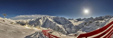 Dağlarda. Kış manzarası. Elbrus Kafkasya kar