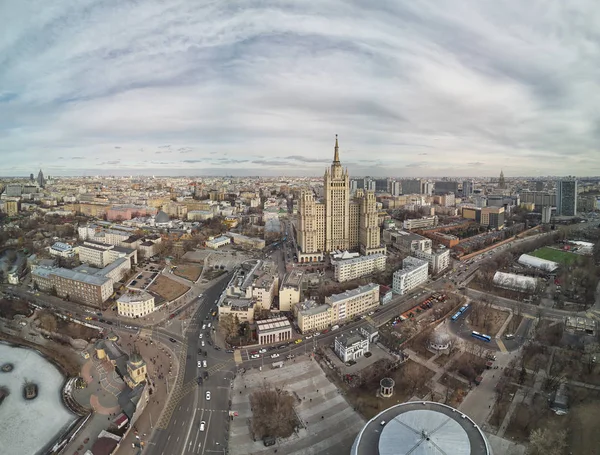 Moskova hayvanat bahçesi drone'dan. Yüksek hava manzarası. Kış manzarası — Stok fotoğraf