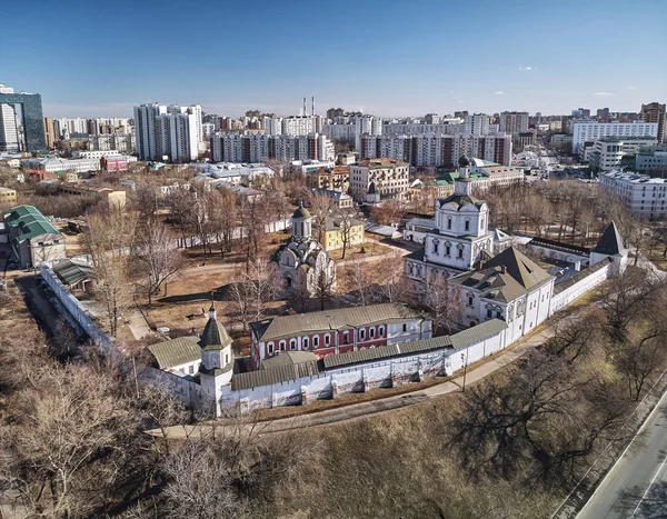 安德罗尼科夫修道院的救世主斯帕索-安德罗尼科夫莫纳斯塔尔，前修道院在莫斯科，俄罗斯。鸟瞰 — 图库照片