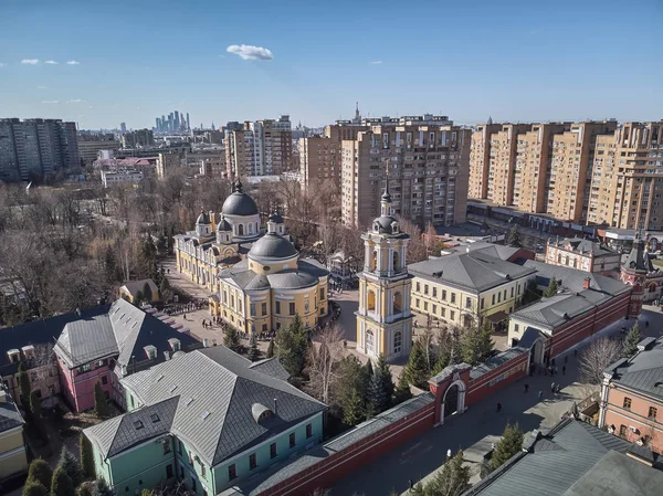 Moskova. Rus Ortodoks Kilisesi'nin Intercession Pokrovsky Manastırı. Havadan Drone görünümü — Stok fotoğraf