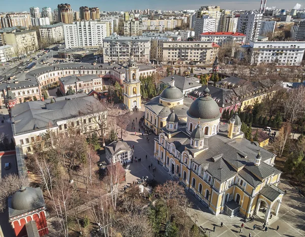 莫斯科。俄罗斯东正教波克罗夫斯基修道院的调解。空中无人机视图 — 图库照片