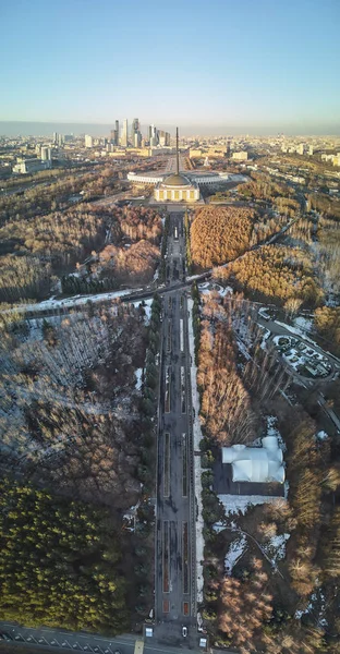 Zafer anıtı. Poklonnaya Gora Poklonnay Tepesi'ndeki Zafer Parkı. Cityscape havadan görünümü — Stok fotoğraf