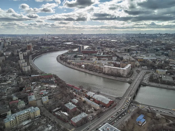 Jembatan Novospassky, Moscow river panorama of Moscow, Russia. Cincin Sadovoe. Tampilan drone udara — Stok Foto