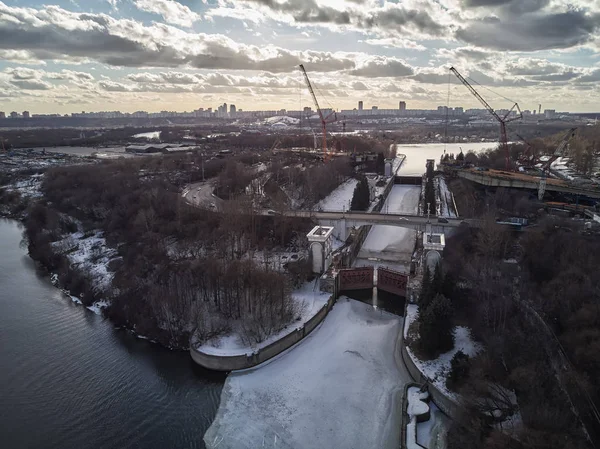 Moskova nehri üzerinde 9 numaralı çamur, havadan manzara, Moskova, kış manzarası. Hava drone. — Stok fotoğraf