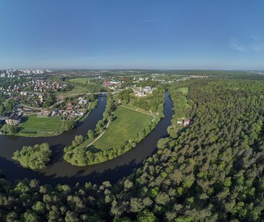 Moskova'nın Dubrovitsy bölgesindeki Kutsal Meryem Ana Kilisesi'nin havadan panorama görüntüsü.