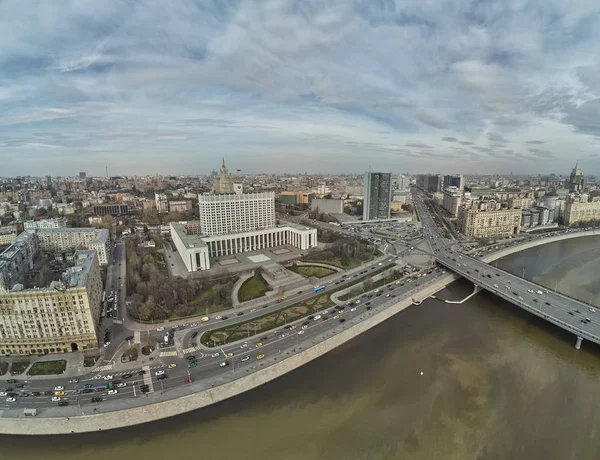 An aerial photo taken with a drone shows Russian government headquarters and Moscow river in Moscow, Russia — Stock Photo, Image