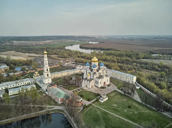 A vista aérea do Mosteiro Nikolo-Ugreshsky é o mosteiro ortodoxo russo de São Nicolau. Moscou, Rússia . — Fotografia de Stock