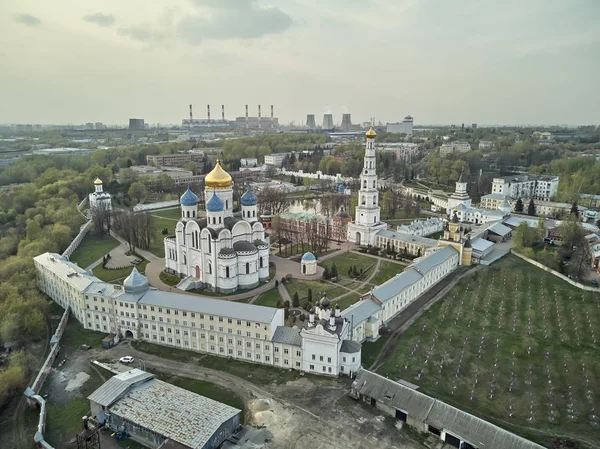 A vista aérea do Mosteiro Nikolo-Ugreshsky é o mosteiro ortodoxo russo de São Nicolau. Moscou, Rússia . — Fotografia de Stock
