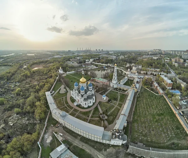 尼科洛-乌格雷什斯基修道院的鸟瞰图是俄罗斯东正教圣尼古拉斯修道院。莫斯科， 俄罗斯. — 图库照片