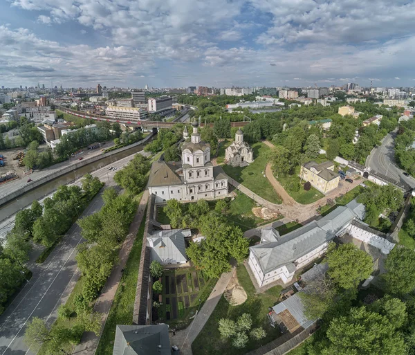 Vista aérea do Mosteiro de Andronikov do Salvador Spaso-Andronikov Monastyr, um antigo mosteiro em Moscou, Rússia . — Fotografia de Stock
