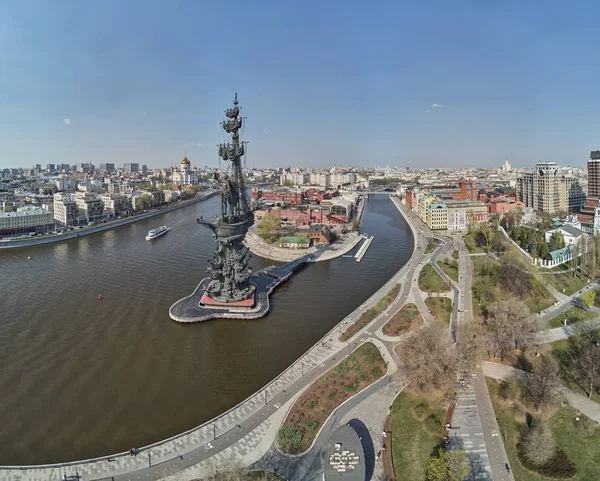 MOSCOW - May, 2019: Monument to Emperor Peter the Great Peter First , architect Zurab Tsereteli. landmark. Aerial view — Stock Photo, Image