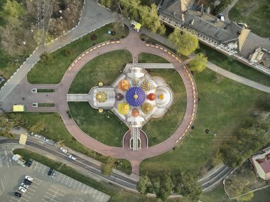 Moskova, Rusya. Peredelkino banliyösünde bulunan Chernigov Kutsal Prens Igor Kilisesi. Havadan görünüm