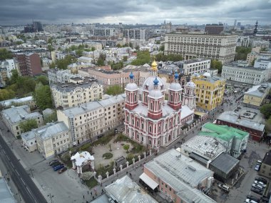Moskova. St. Clement Kilisesi. St. Clement onuruna Ortodoks Kilisesi. Havadan panoramik görünüm