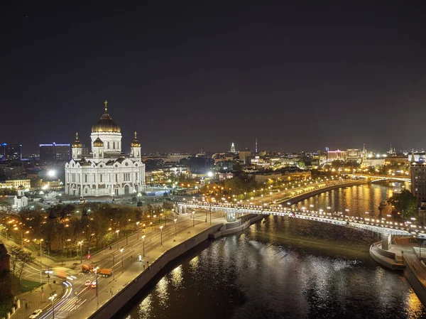 Cathedral of Christ the Savior in Moscow near river, Russia at night. Aerial drone view — Stock Photo, Image