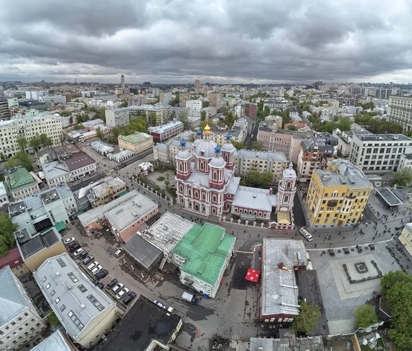 Moskova. St. Clement Kilisesi. St. Clement onuruna Ortodoks Kilisesi. Havadan panoramik görünüm — Stok fotoğraf