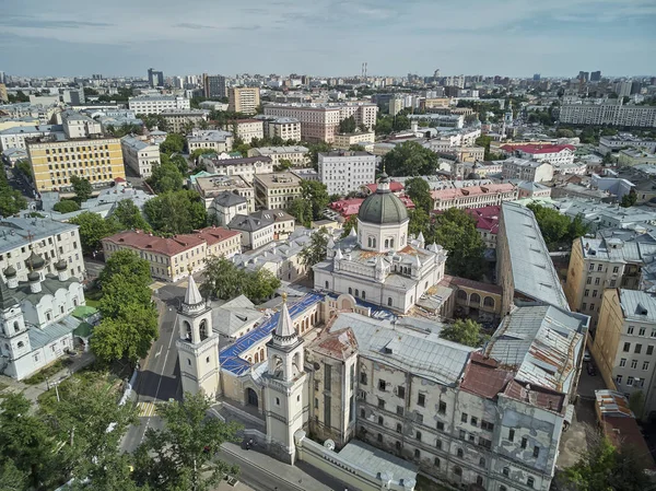 Ivanovsky Convent in Moscow. Ivanovsky Convent is a large stauropegic Russian Orthodox convent in Moscow. Aerial view — Stock Photo, Image