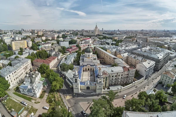 Moskova'daki Ivanovsky Manastırı. Ivanovsky Manastırı Moskova'da büyük bir stauropejik Rus Ortodoks manastırı. Havadan görünüm