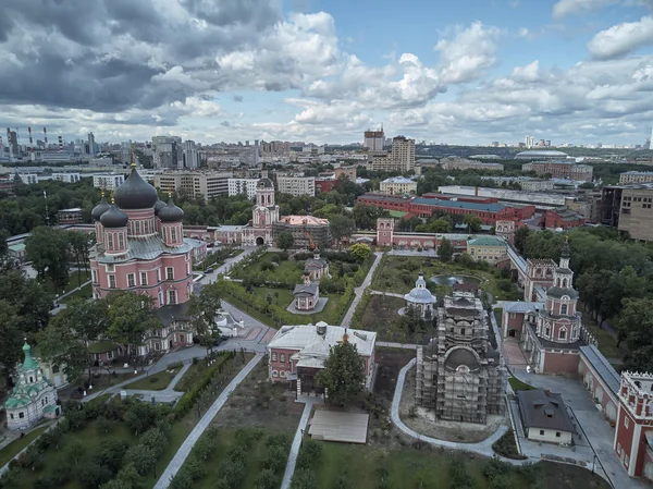 Донськой монастир-великий монастир у Москві. Православної Церкви. Москві. Росія. Вигляд повітряних безпілотника. — стокове фото