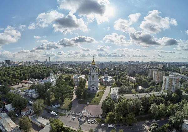 Catedrais ortodoxas no conjunto histórico-arquitetônico Rogozhskaya sloboda em Moscou, Rússia. Vista aérea de drones . — Fotografia de Stock