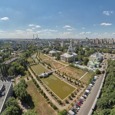 Moskova'da mimari-tarihi topluluk Rogozhskaya sloboda Ortodoks katedraller, Rusya. Havadan insansız hava aracı görünümü.