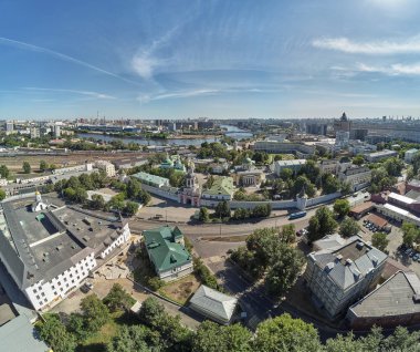 Fotoğraf Moskova kentinde Rusya'da bulunan Danilovsky Manastırı, gösterir. Havadan drone panoramik görünümü.