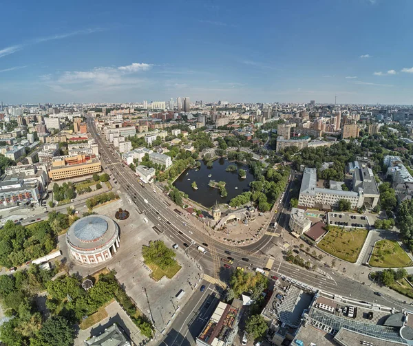 Barrikadnaya istasyonunda Moskova hayvanat bahçesi. Drone'dan yüksek hava panoramik görünümü. Moskova, Rusya. Yaz — Stok fotoğraf