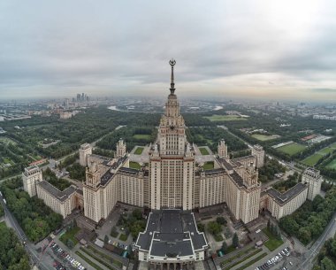 Lomonosov Moskova Devlet Üniversitesi Mgu'nun Sparrow Hills'teki havadan görünümü, Moskova, Rusya. Havadan drone panorama görünümü