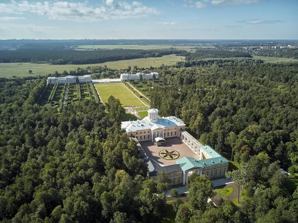 Arkhangelskoye Krasnogorsky District, Moskova Oblast ve Rusya'da bir tarihi emlak. Havadan insansız hava aracı görünümü