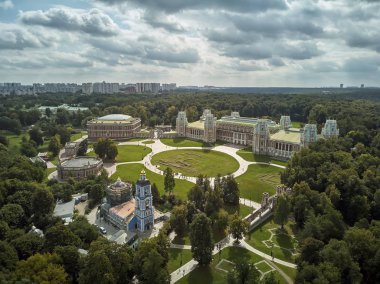 Tsaritsyno'da Kraliçe Büyük Catherine'in büyük sarayı. Tarihi park Tsaritsyno Moskova'nın bir dönüm noktasıdır. Havadan görünüm