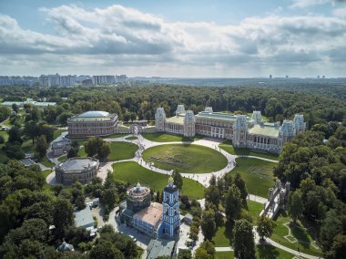 Tsaritsyno'da Kraliçe Büyük Catherine'in büyük sarayı. Tarihi park Tsaritsyno Moskova'nın bir dönüm noktasıdır. Havadan görünüm