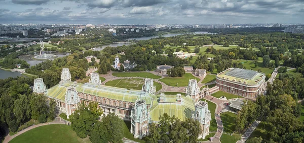 Великий палац королеви Катерини великого в Царицино. Історичний парк Царицино є пам'яткою Москви. Вид з повітря — стокове фото