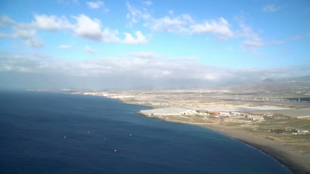 Воздушный Вид Облаков Движущихся Над Побережьем Тенерифе Канарские Острова Испания — стоковое видео