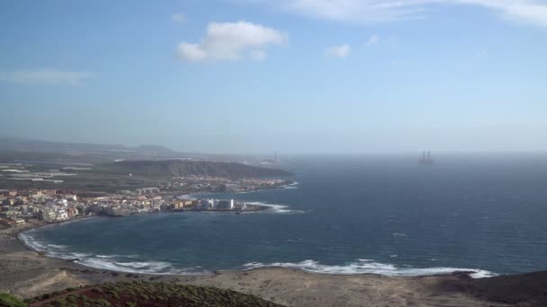 Luchtfoto Van Tenerife Kust Met Rig Boren Olieplatform Afstand Canarische — Stockvideo