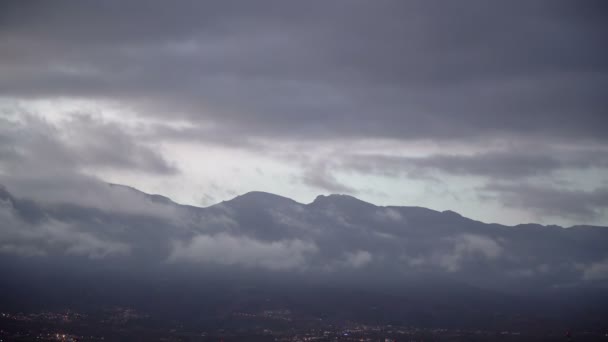 Idő Telik Felhők Mozgó Hegyek Fölött Este Tenerife Kanári Szigetek — Stock videók