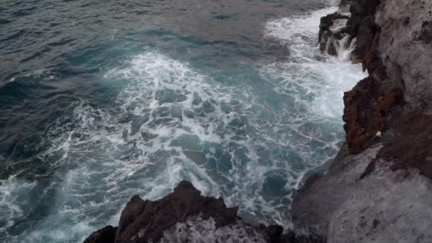 Meereswellen Brechen Klippen Von Teneriffa Kanarischen Inseln Spanien Zeitlupe — Stockvideo