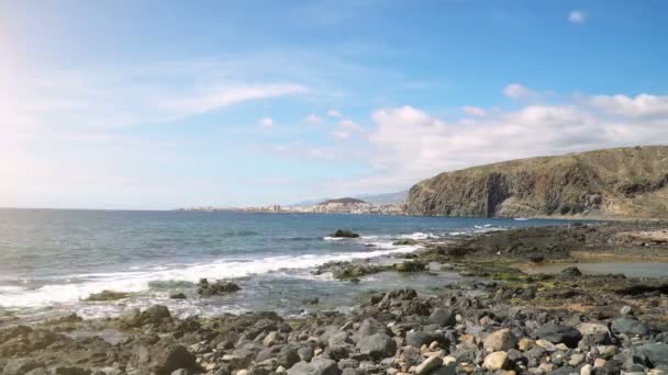 Lapso Tempo Costa Rochosa Tenerife Com Pequena Cidade Oceano Ilhas — Vídeo de Stock