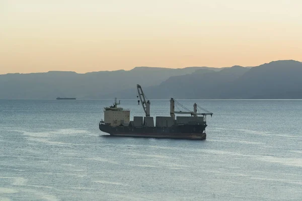 Sunset Bay Kargo Tanker Gemi Bekliyor — Stok fotoğraf