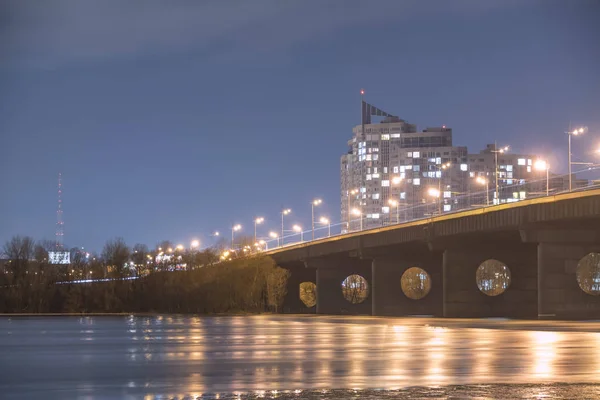 Nachtansicht Der Brücke Über Den Fluss Dnjepr Kyiw Ukraine — Stockfoto