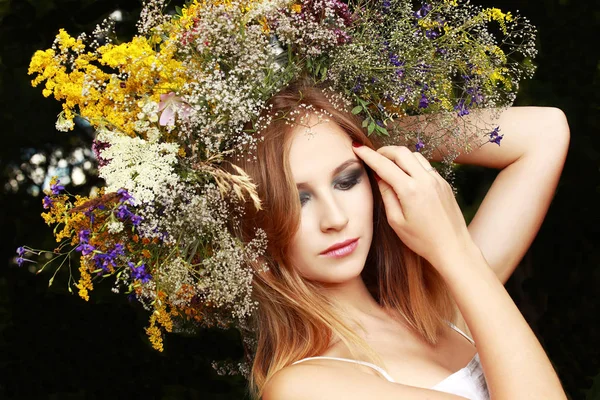 Stock image A girl in a wreath of field flowers