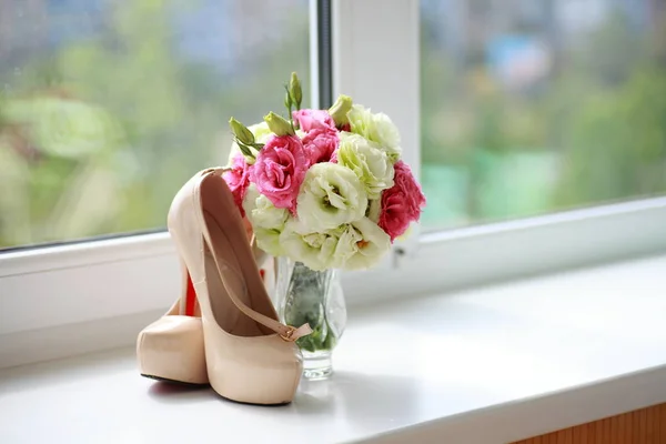 Wedding Bouquet Shoes — Stock Photo, Image