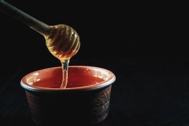 bir kavanozun içine dökülür tatlım