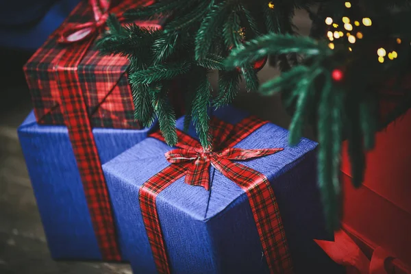 Giften Van Kerstmis Nieuwjaar Onder Boom — Stockfoto