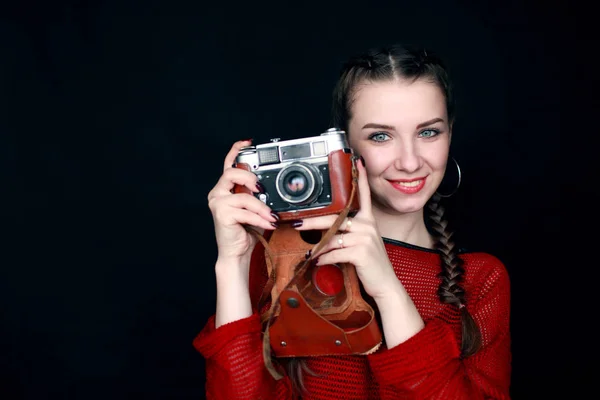 Beautiful Woman Retro Camera Black Background — Stock Photo, Image